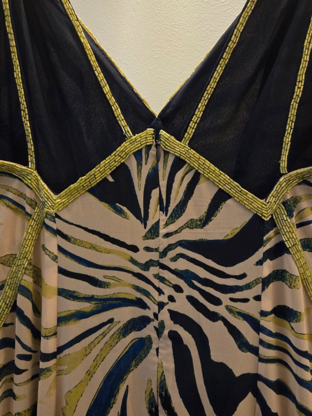 Animal print, long dress with beads details - Picture 6 of 10